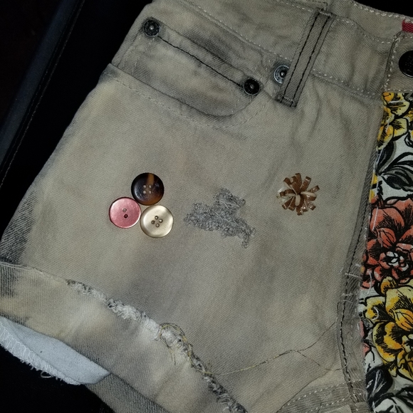 Levis Jean's shorts 27x27 - Picture 3 of 7